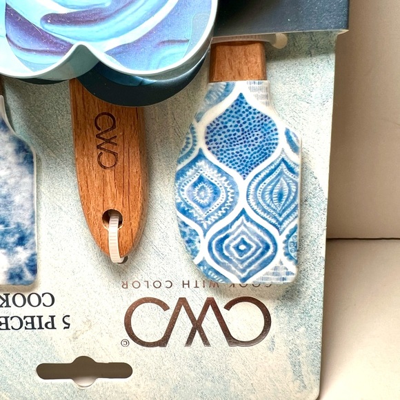 Set of 4 Mini IKAT Blue Silicone Spatulas + Blue Metal Flower Cookie Cutter - Picture 6 of 10
